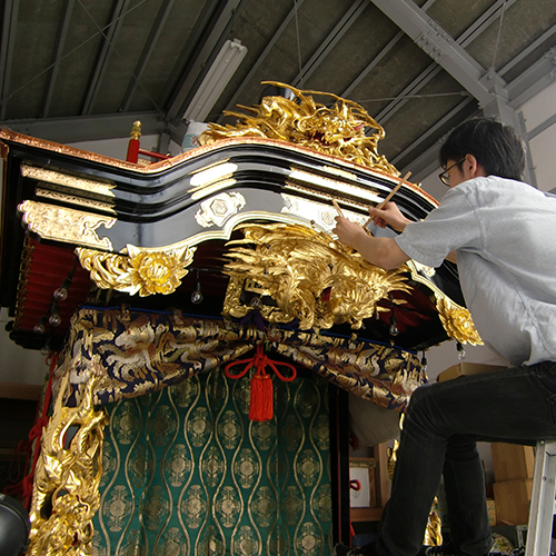 修理復元】山車の屋根の修理 金箔仕上げ | 山車人形師 渡邊晃月